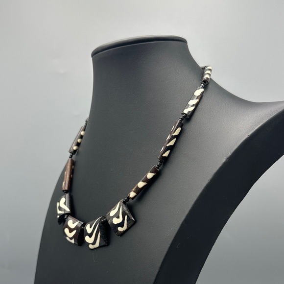 Bone Black and Cream Necklace - Picture 3 of 4